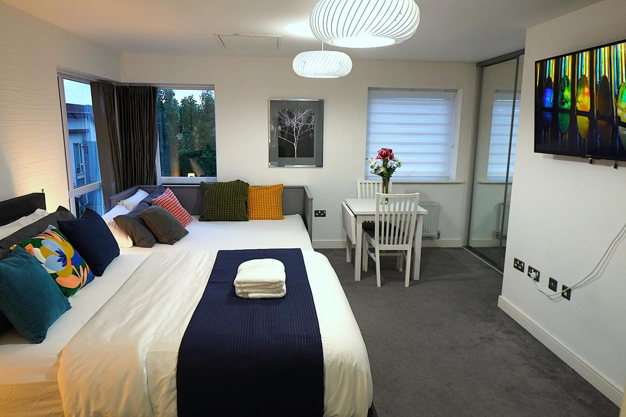 Luxury - Pick A - Free Parking & Kitchen Access, Near Etihad Stadium, The Coop Live & Piccadilly Station, * Manchester