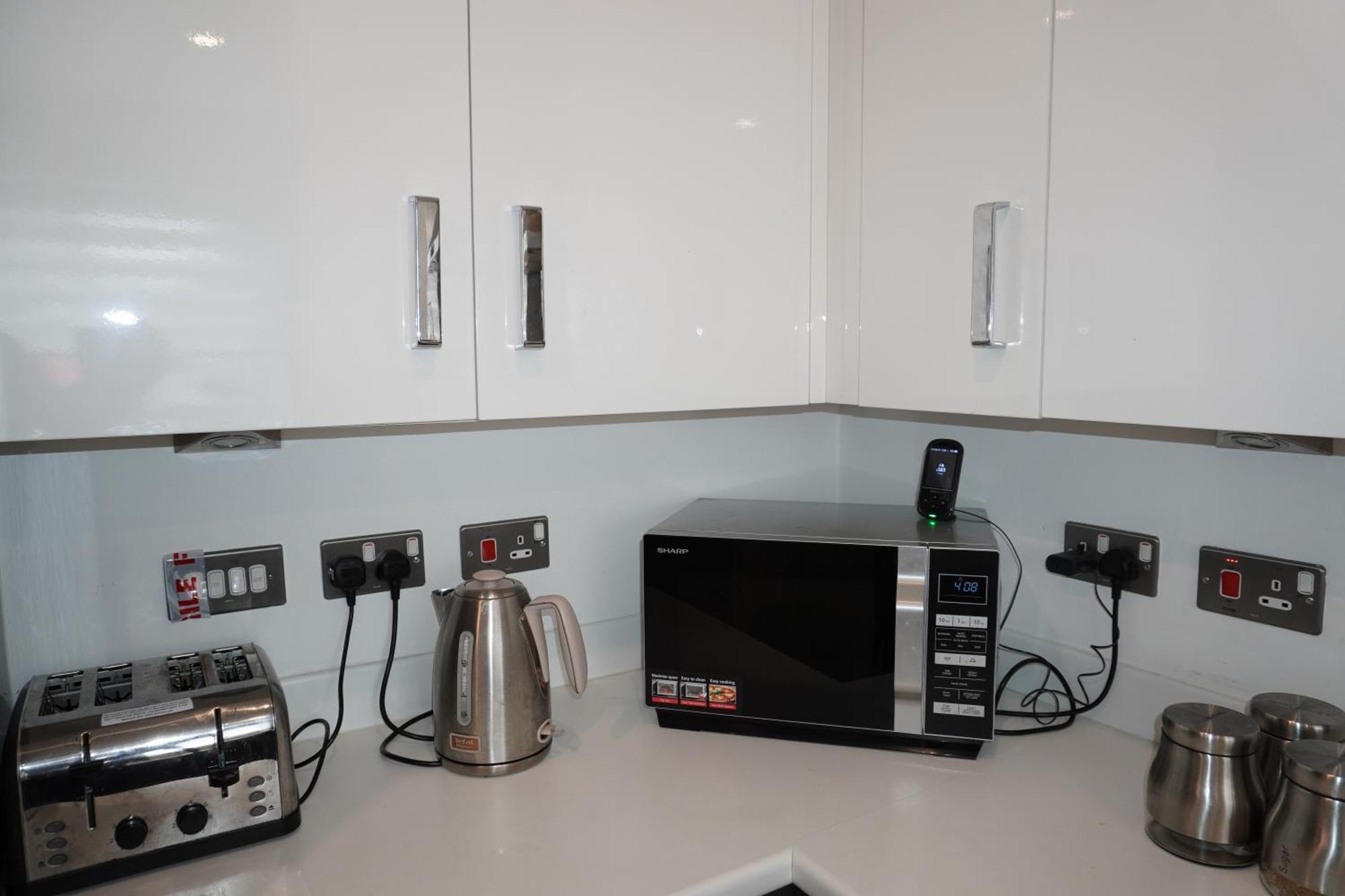 Luxury - Pick A - Free Parking & Kitchen Access, Near Etihad Stadium, The Coop Live & Piccadilly Station, * Manchester