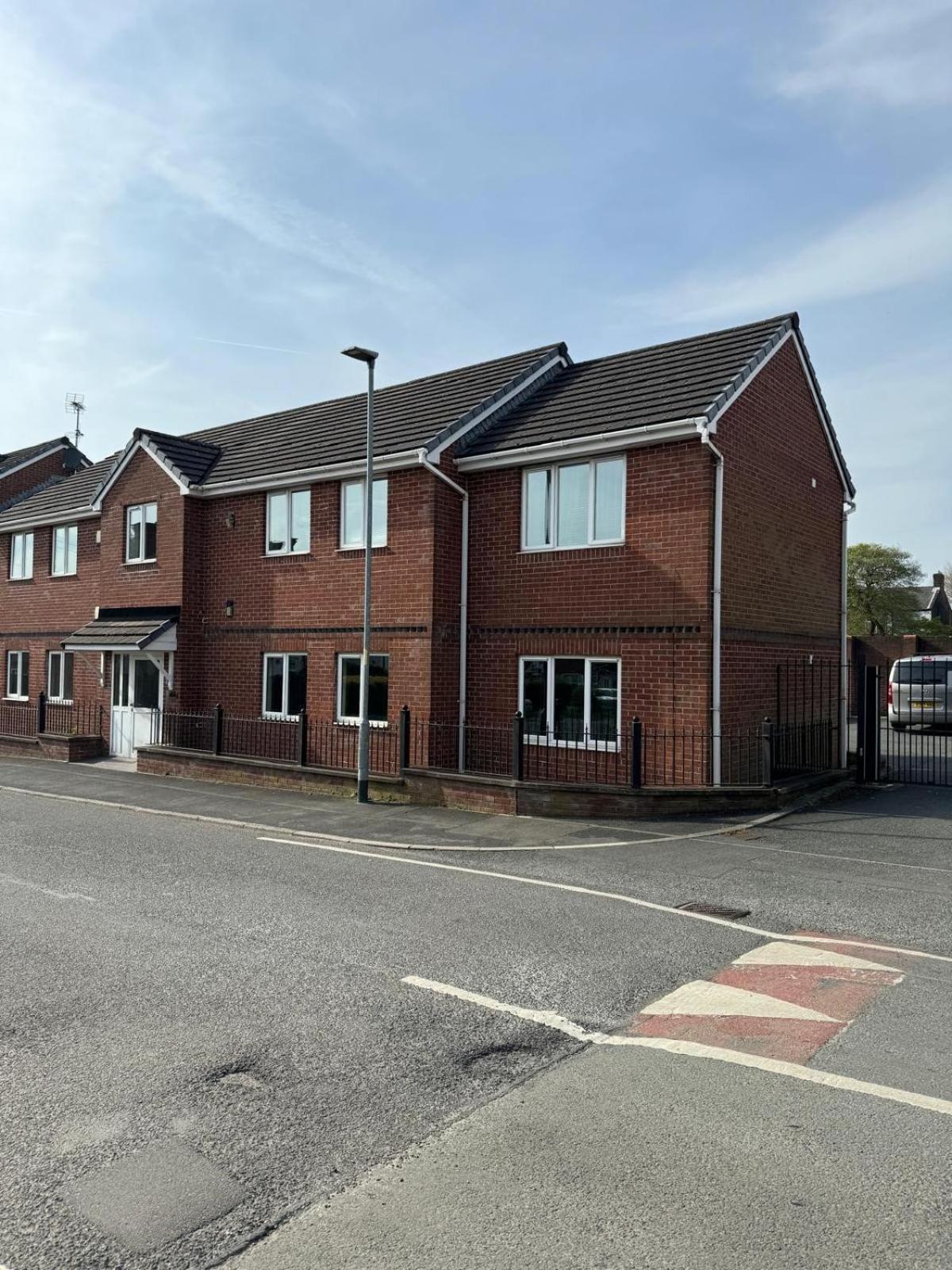Modern, Quiet, Sleeps 9, Etihad, Coop Live, Manchester