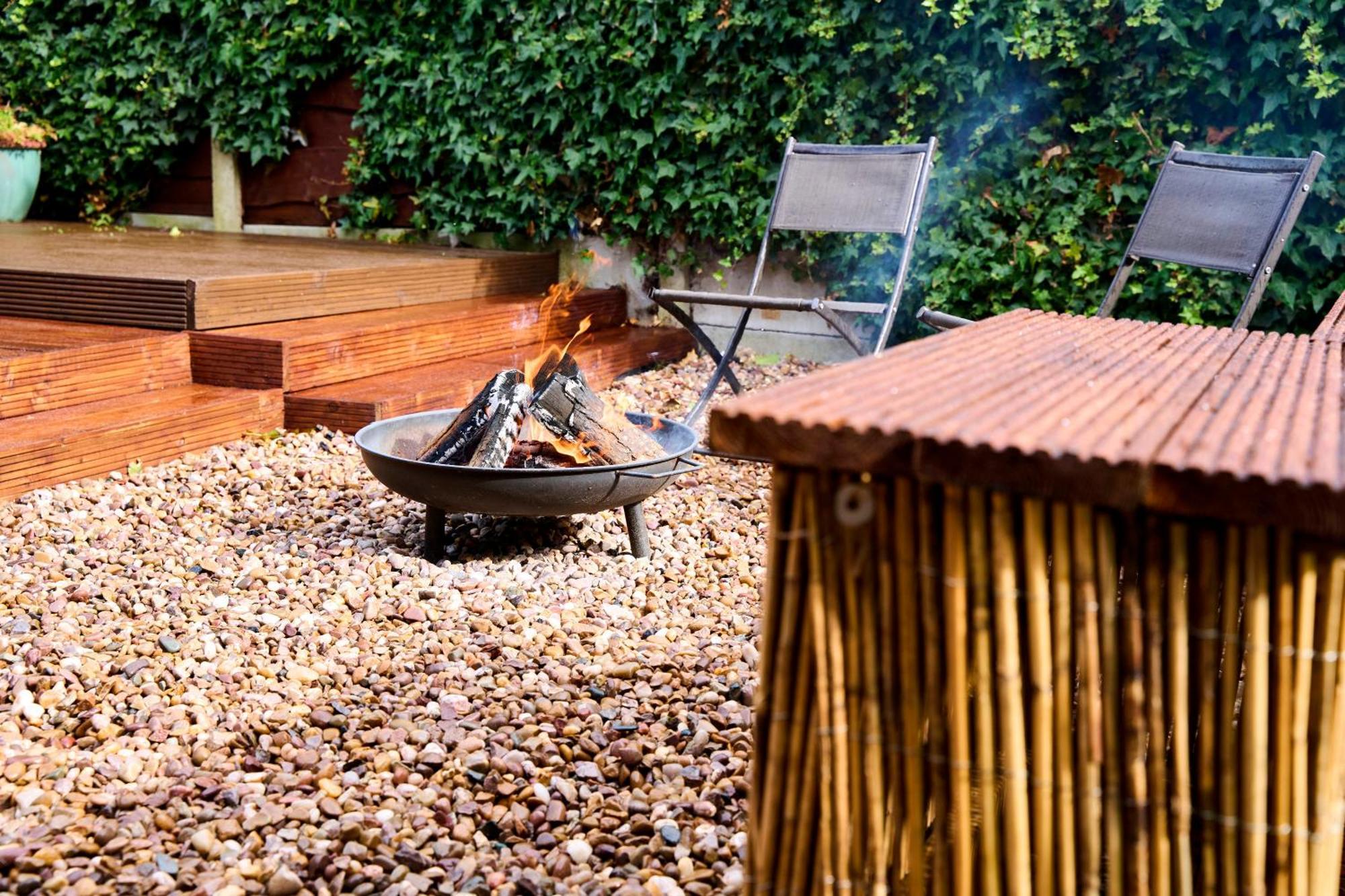 Stylish Event & Family For 12 In With Hot Tub * Manchester