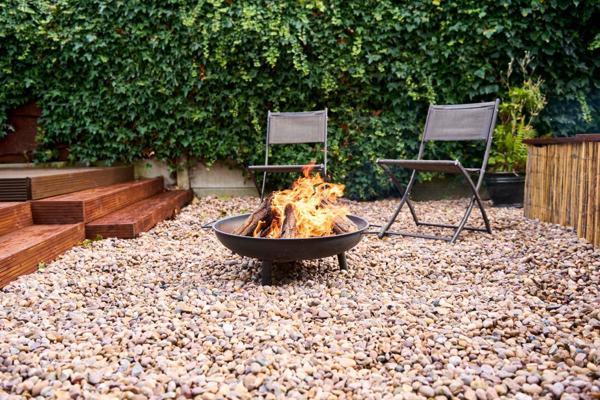 Holiday home Stylish Event & Family For 12 In With Hot Tub *