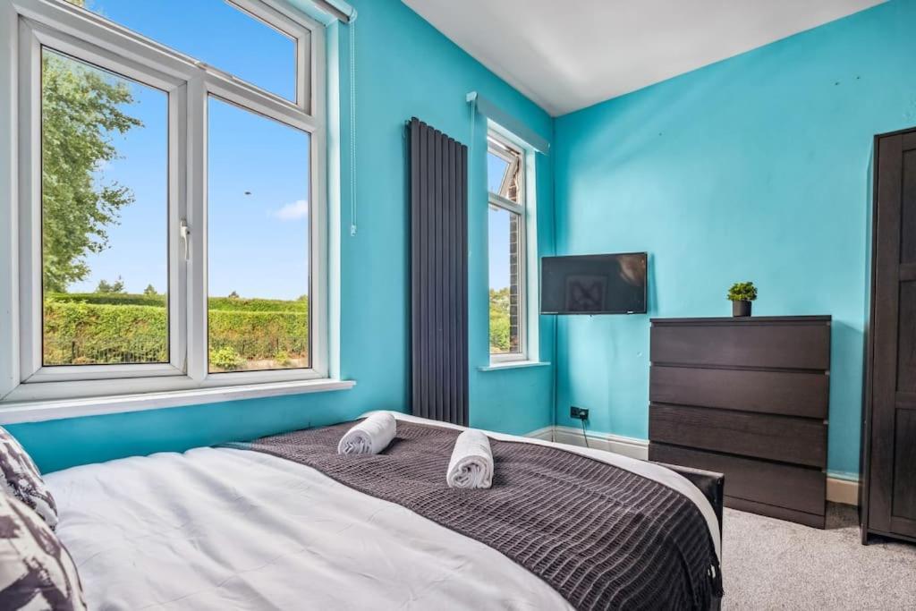 Large 3 Bed House With Pool Table & 5x Double Beds By Vista Short Lets *