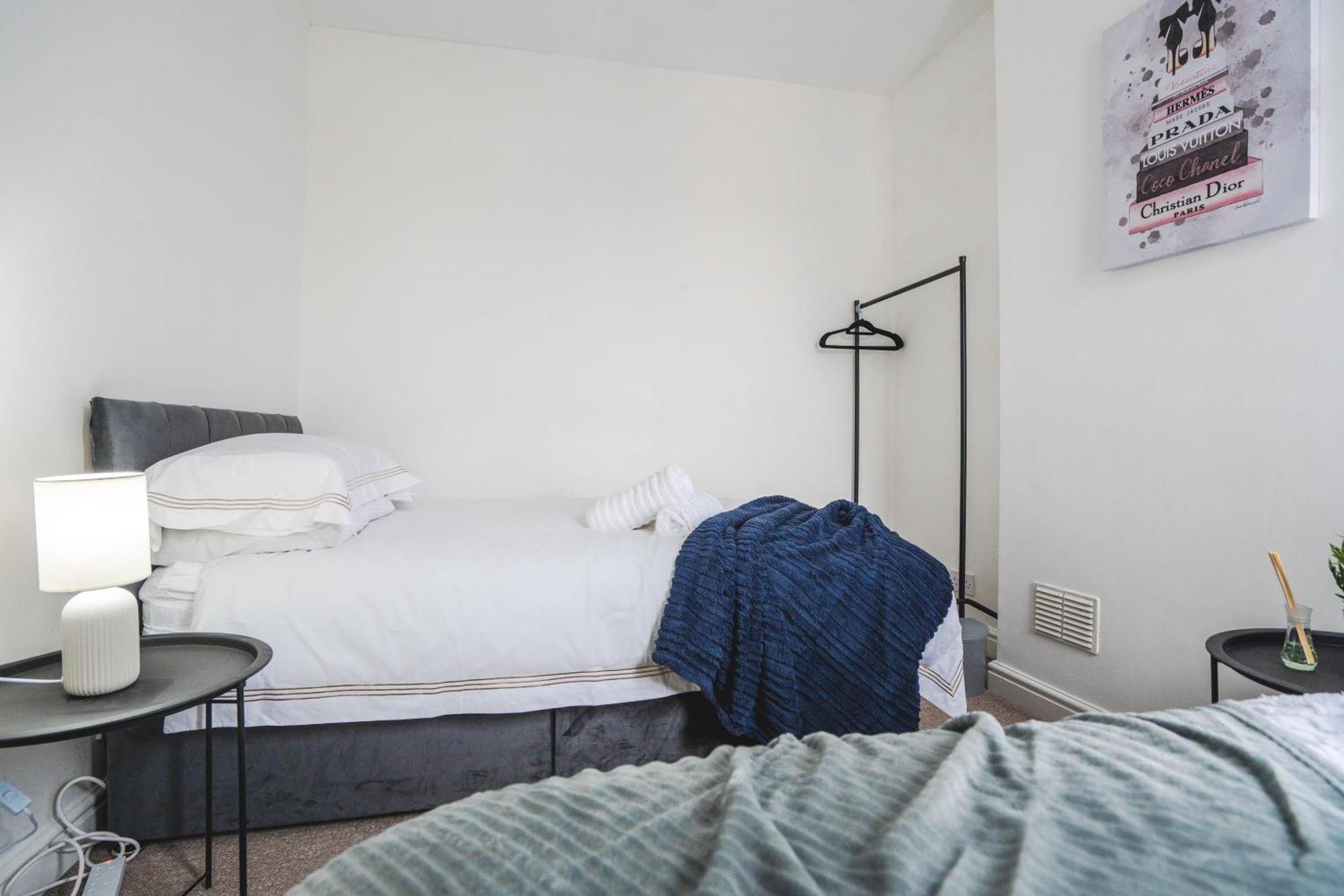 Modern & Spacious - Pool Table - Free Parking - Sleeps 10 Appartement *