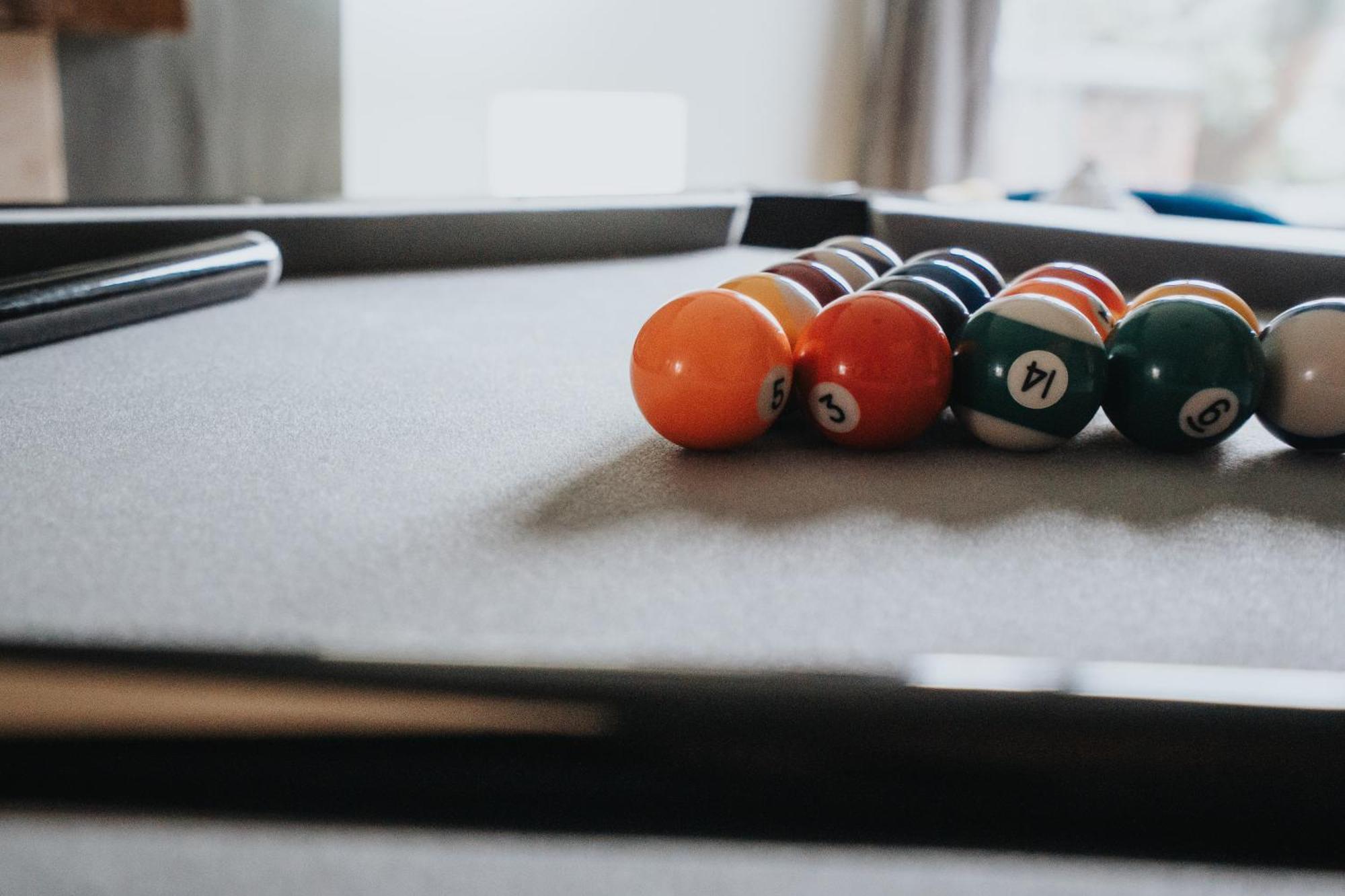 Modern & Spacious - Pool Table - Free Parking - Sleeps 10 Appartement Manchester