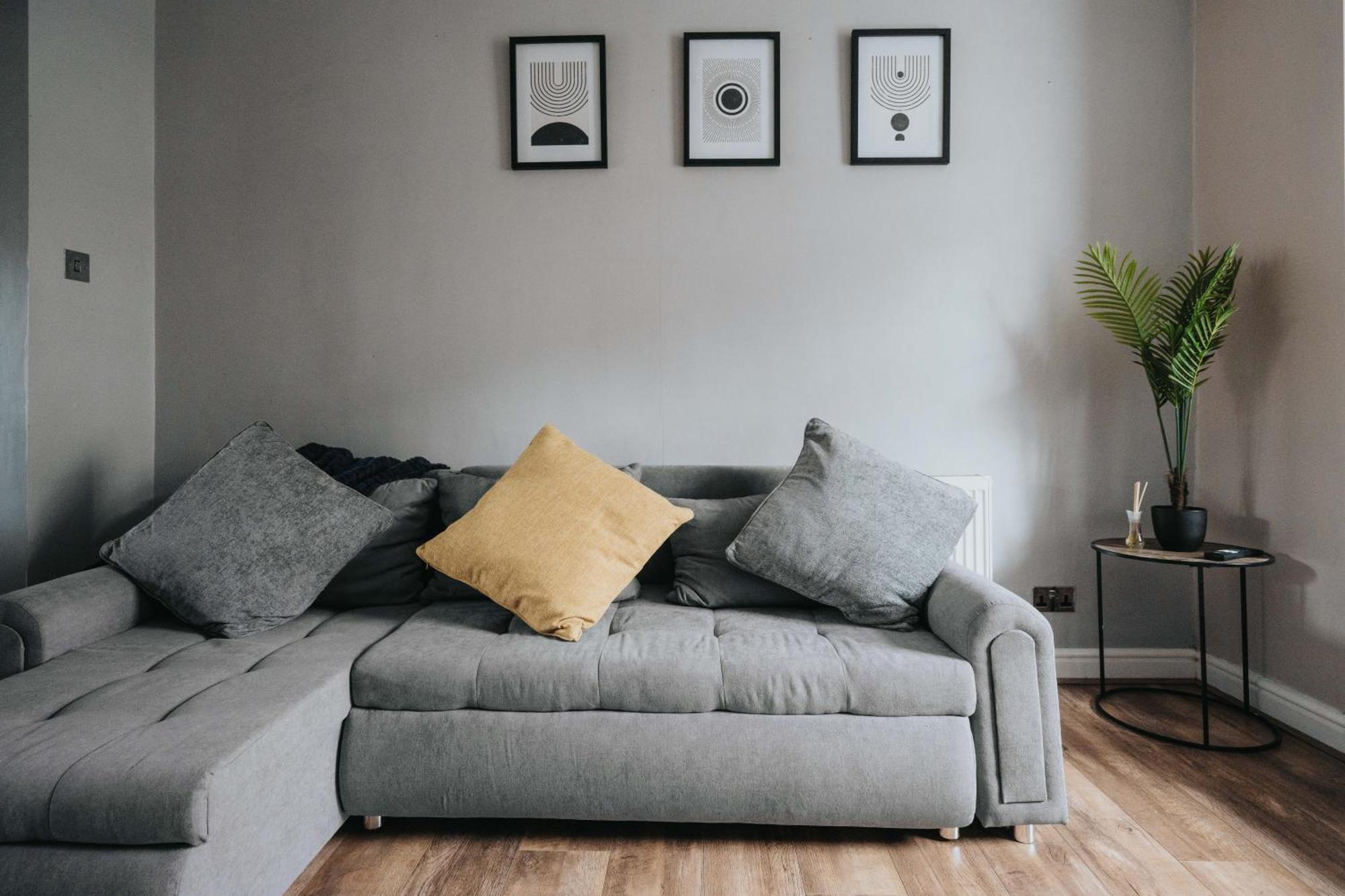 Appartement Modern & Spacious - Pool Table - Free Parking - Sleeps 10 *