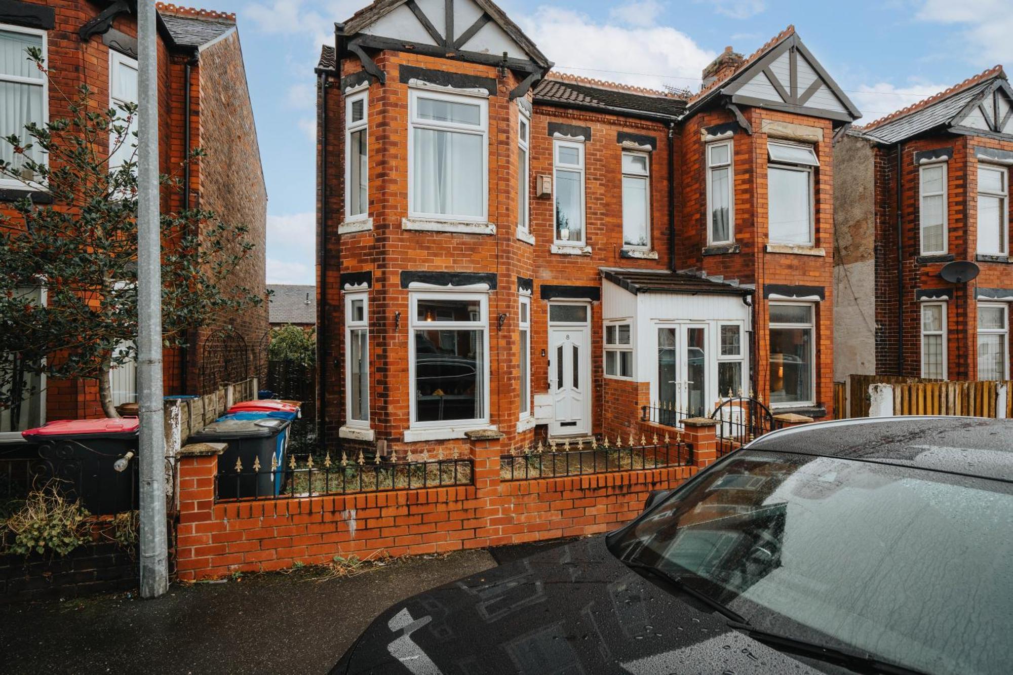 Modern & Spacious - Pool Table - Free Parking - Sleeps 10 Appartement Manchester