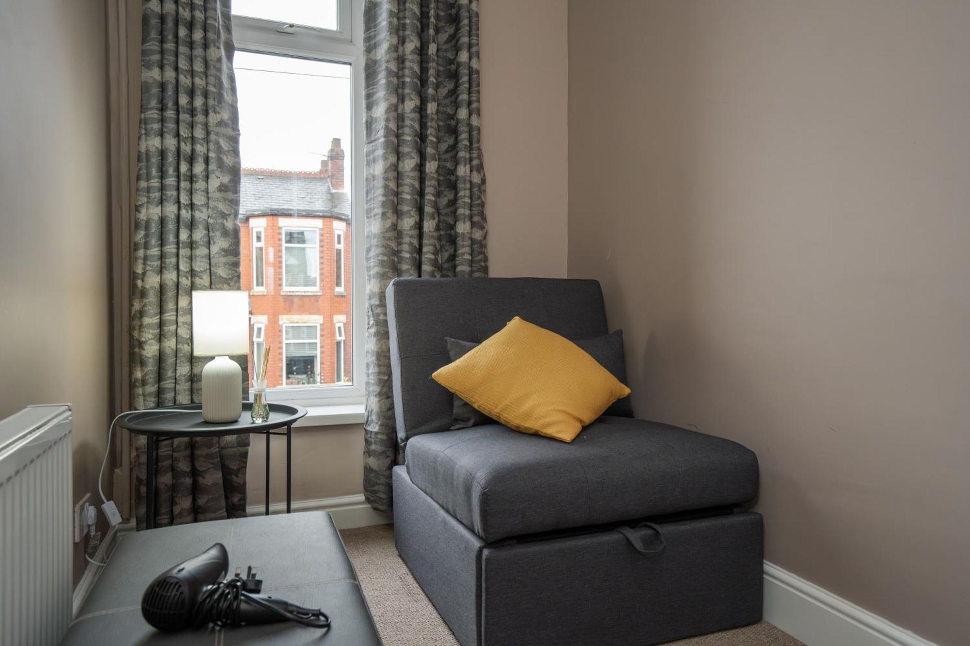 Appartement Modern & Spacious - Pool Table - Free Parking - Sleeps 10