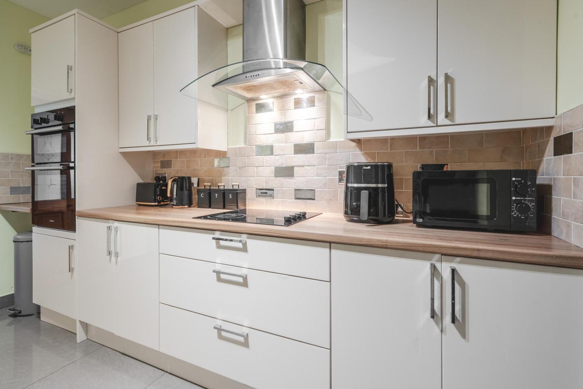 Appartement Modern & Spacious - Pool Table - Free Parking - Sleeps 10 *