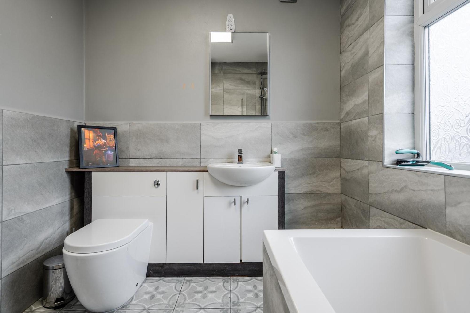Modern & Spacious - Pool Table - Free Parking - Sleeps 10 Appartement Manchester