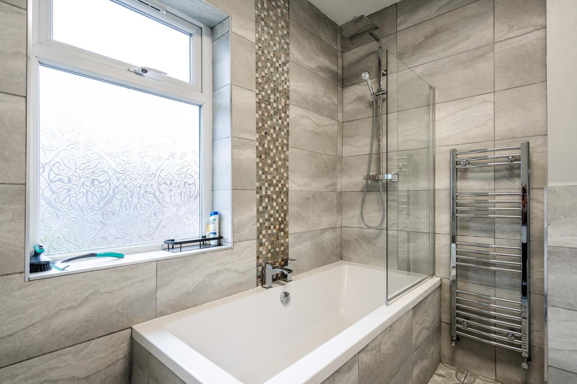 Modern & Spacious - Pool Table - Free Parking - Sleeps 10 * Manchester