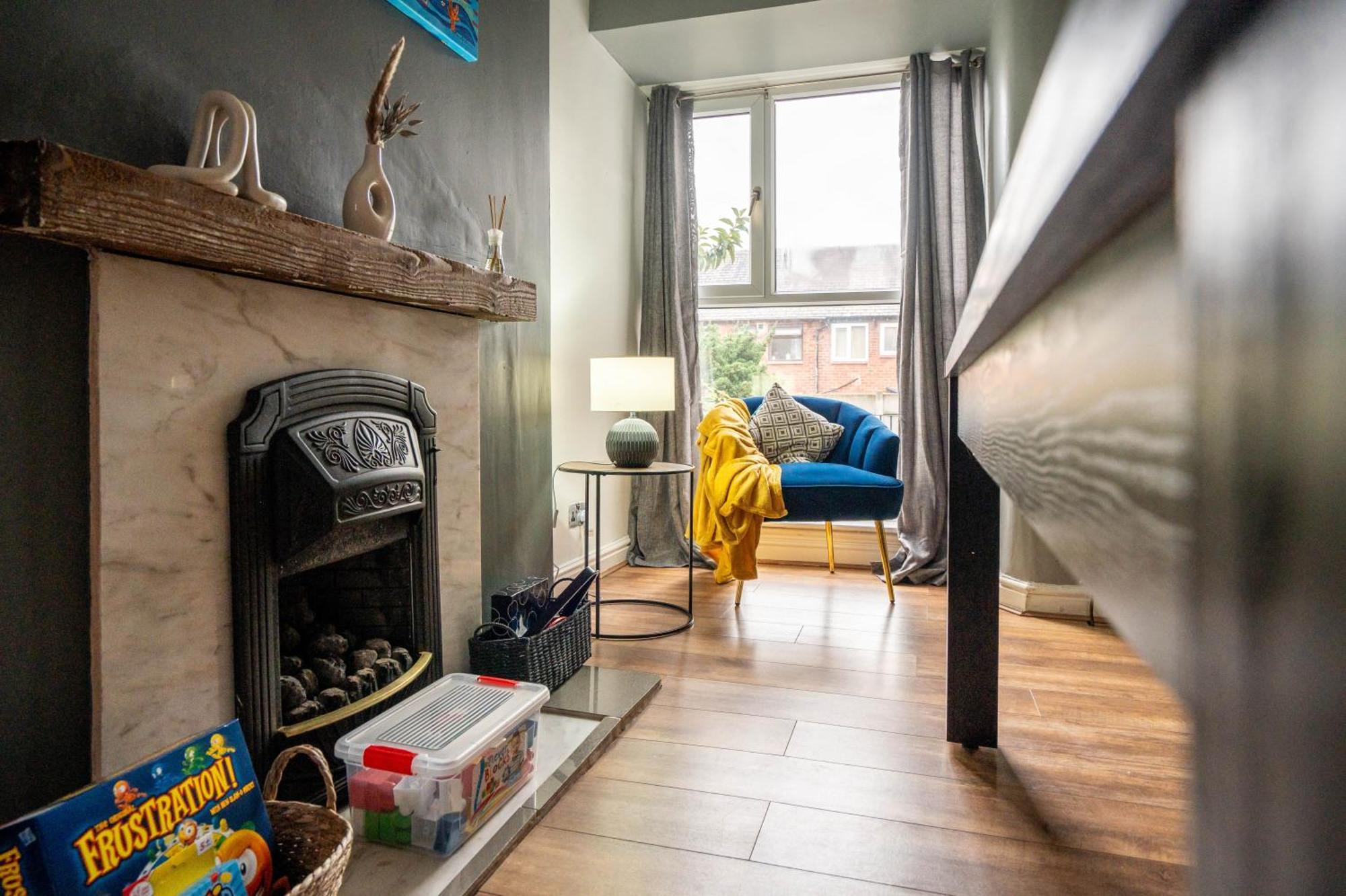 Modern & Spacious - Pool Table - Free Parking - Sleeps 10 Manchester