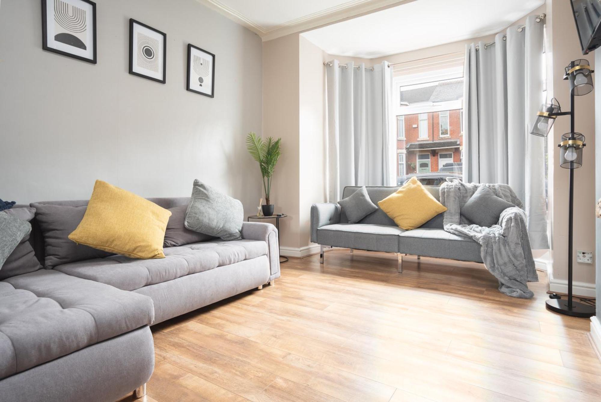 Modern & Spacious - Pool Table - Free Parking - Sleeps 10 Manchester