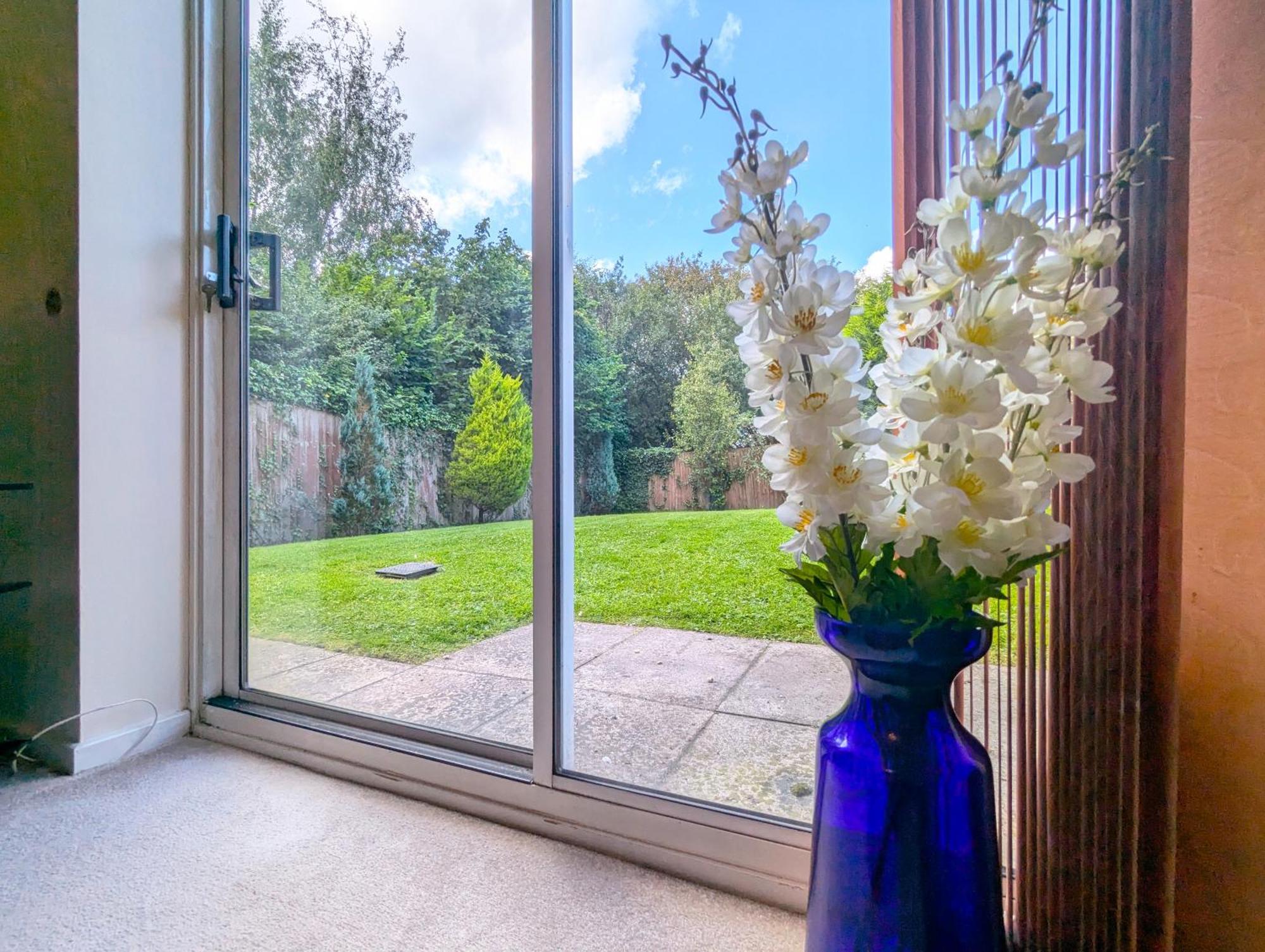 Spacious 4 Bed Riverside * Manchester