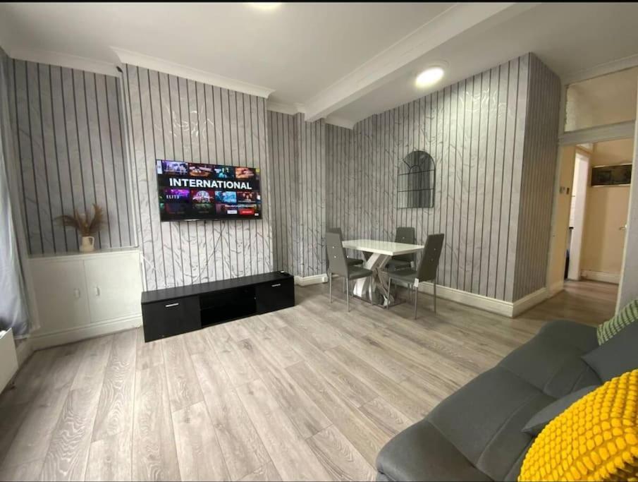Vakantiehuis Beautiful 2 Bed 1 Bath Manchester