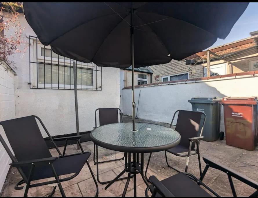 Beautiful 2 Bed 1 Bath Vakantiehuis *