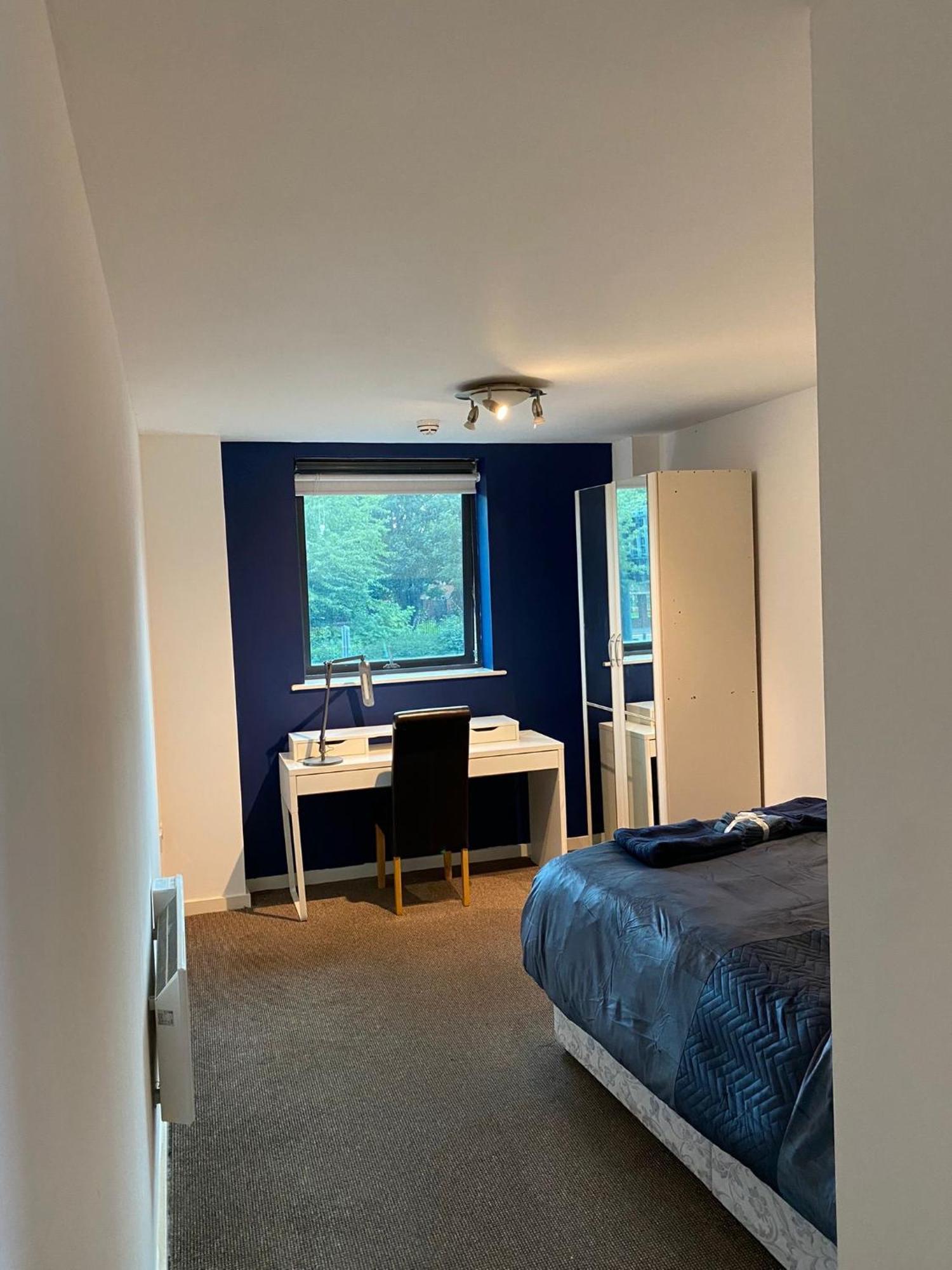2 Bedroom 2 Bathroom Centre Apartment *