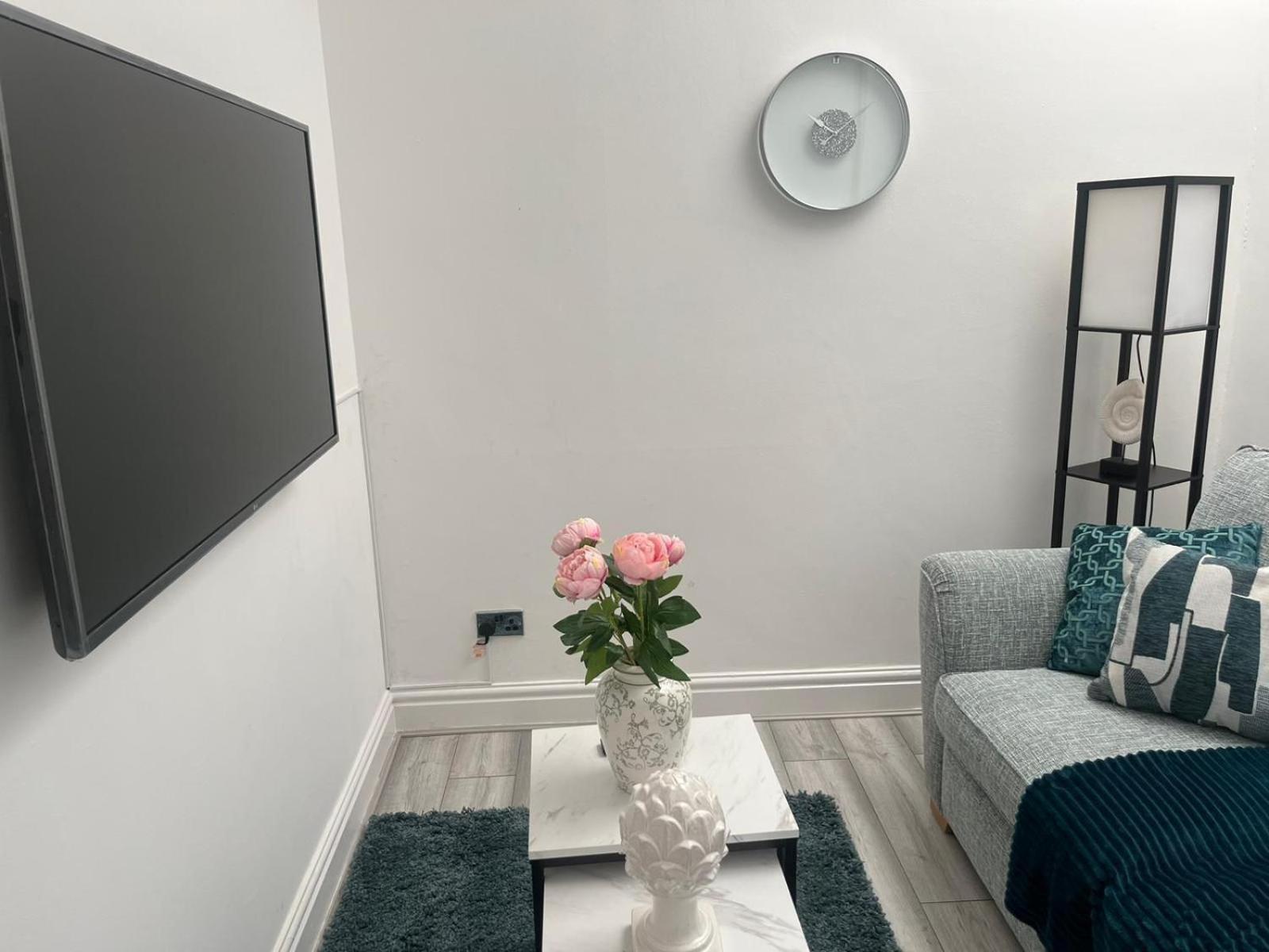 Apartment Affordably Elegant Close To Coop Live, Etihad Stadium And Centre *