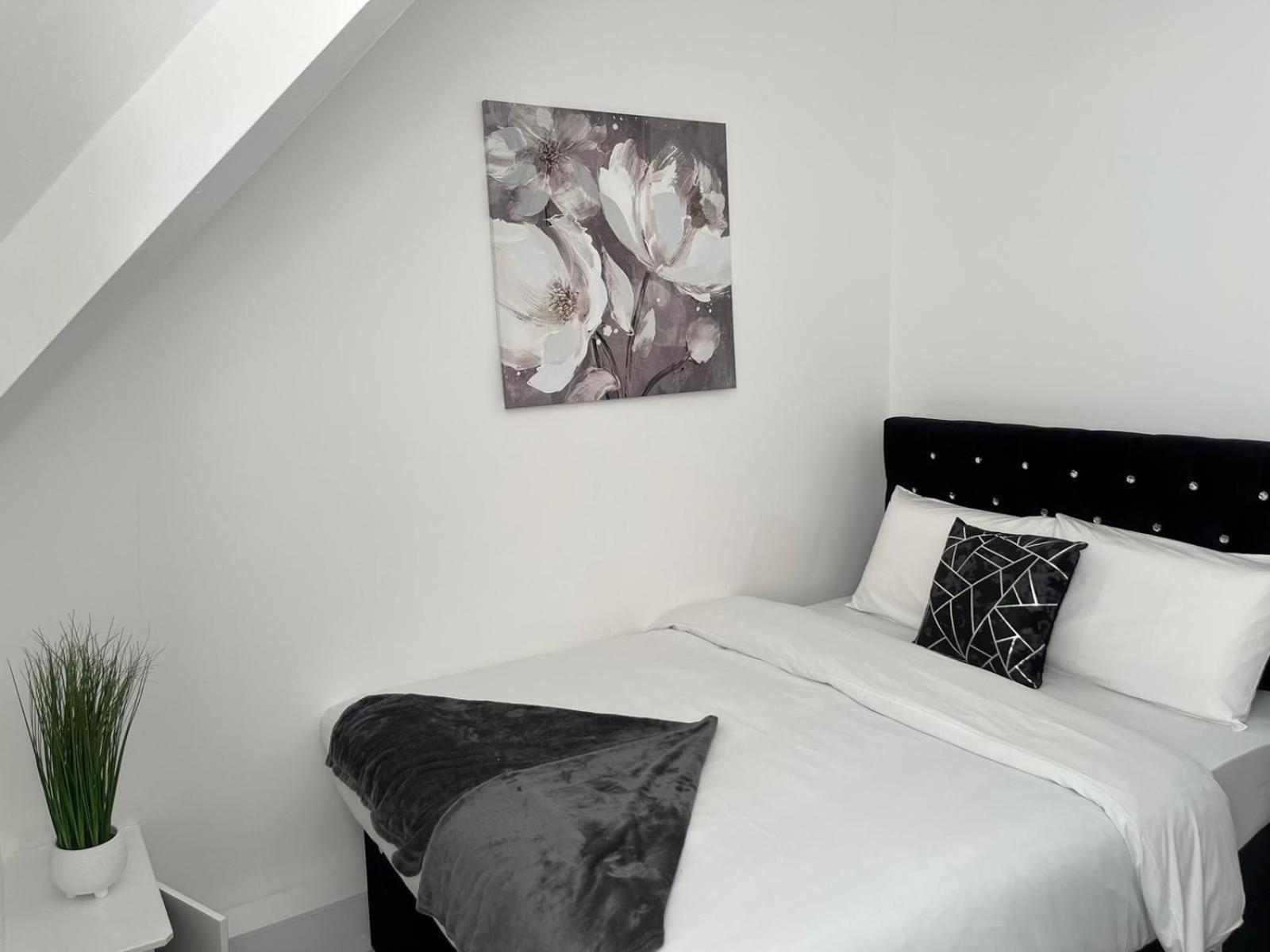 Affordably Elegant Close To Coop Live, Etihad Stadium And Centre *