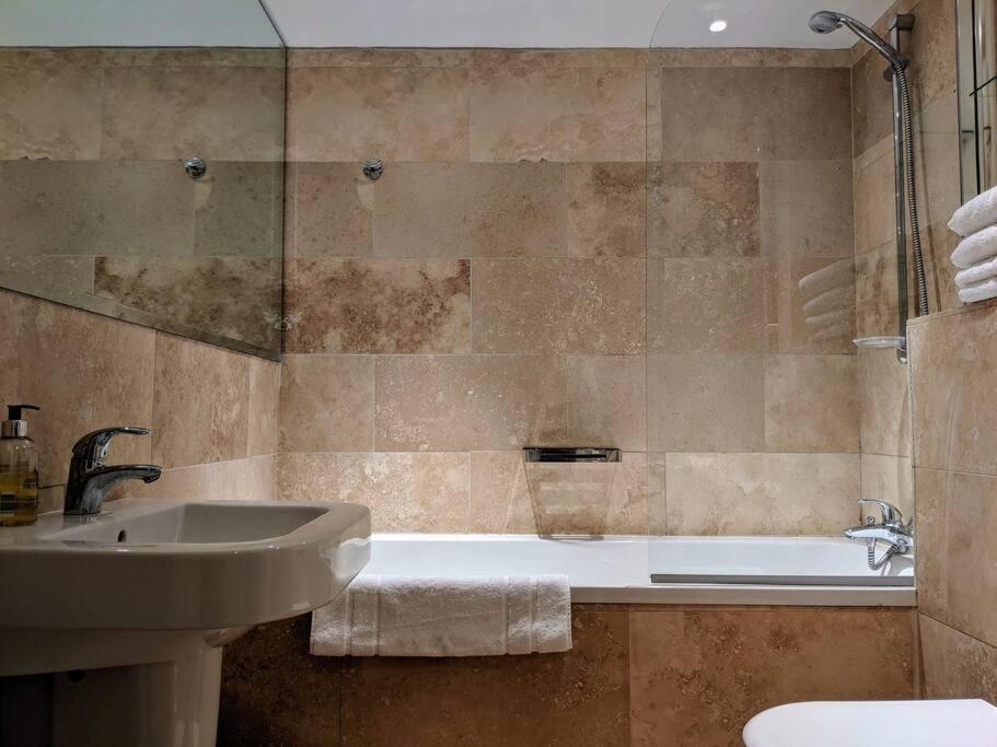 Boutique Centre Flat By Superhost