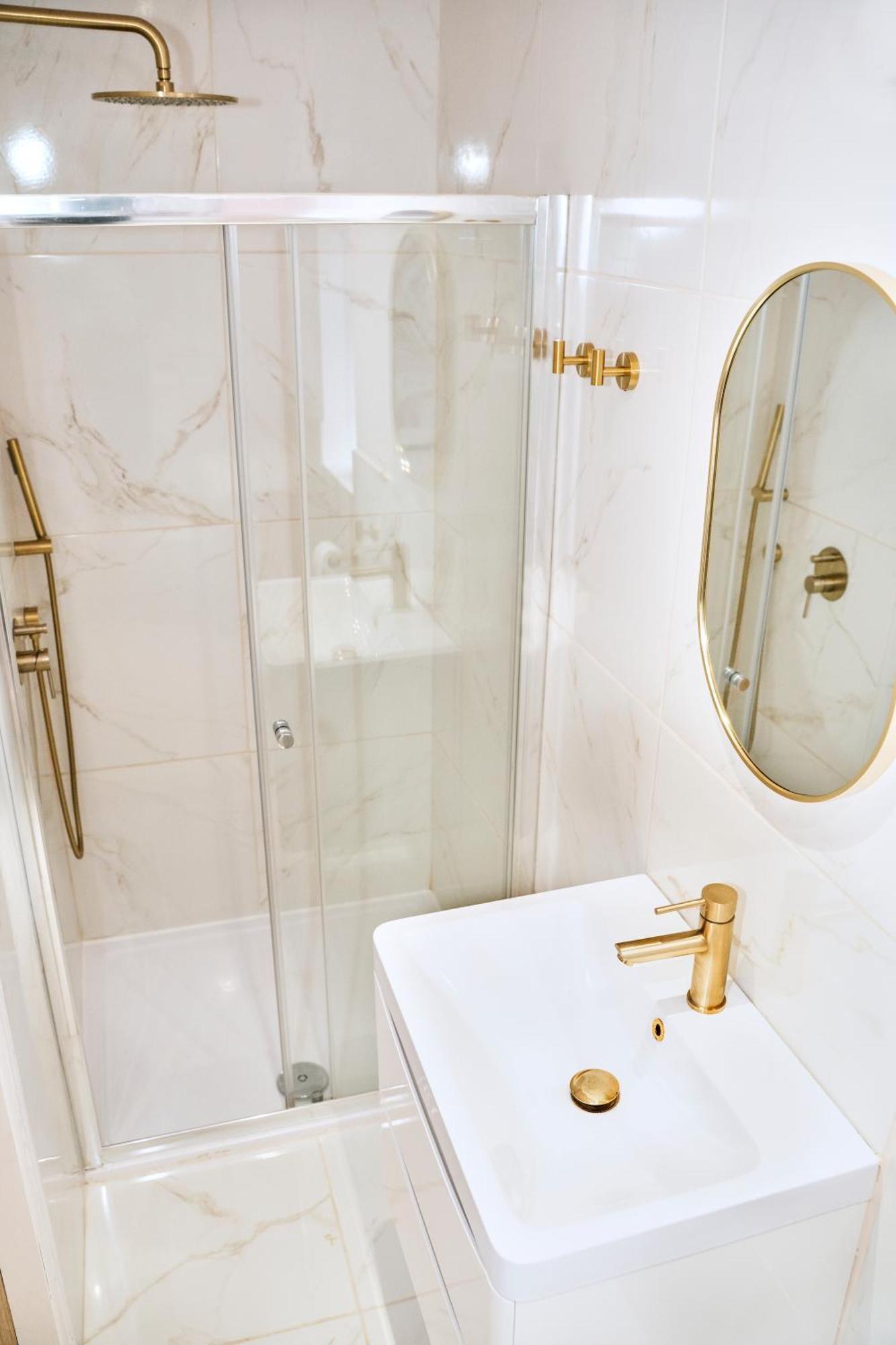 Stylish Event & Family For 12 In With Hot Tub Holiday home