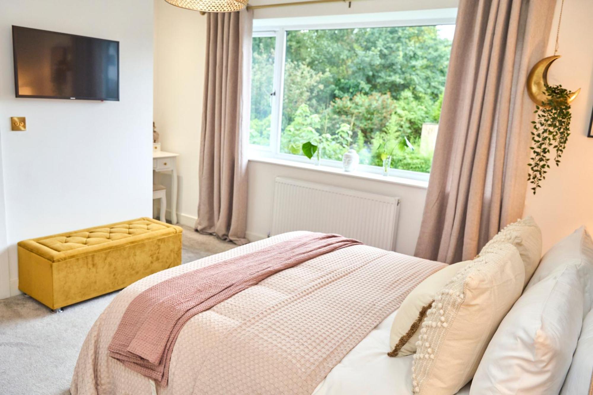 Stylish Event & Family For 12 In With Hot Tub *
