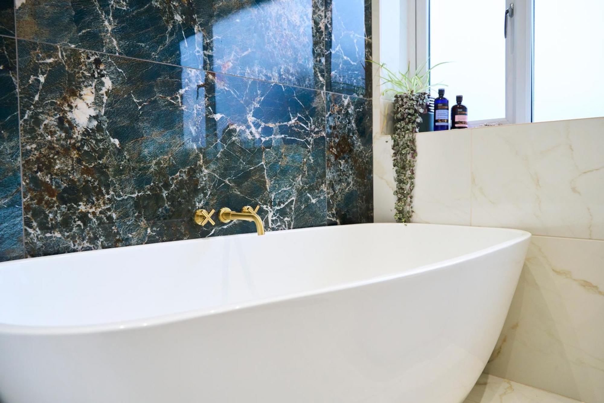 Stylish Event & Family For 12 In With Hot Tub Holiday home *