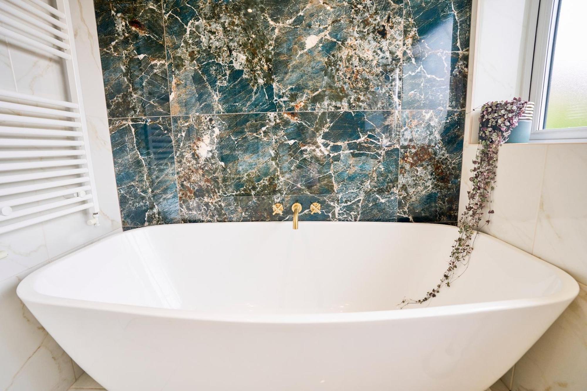Stylish Event & Family For 12 In With Hot Tub * Manchester