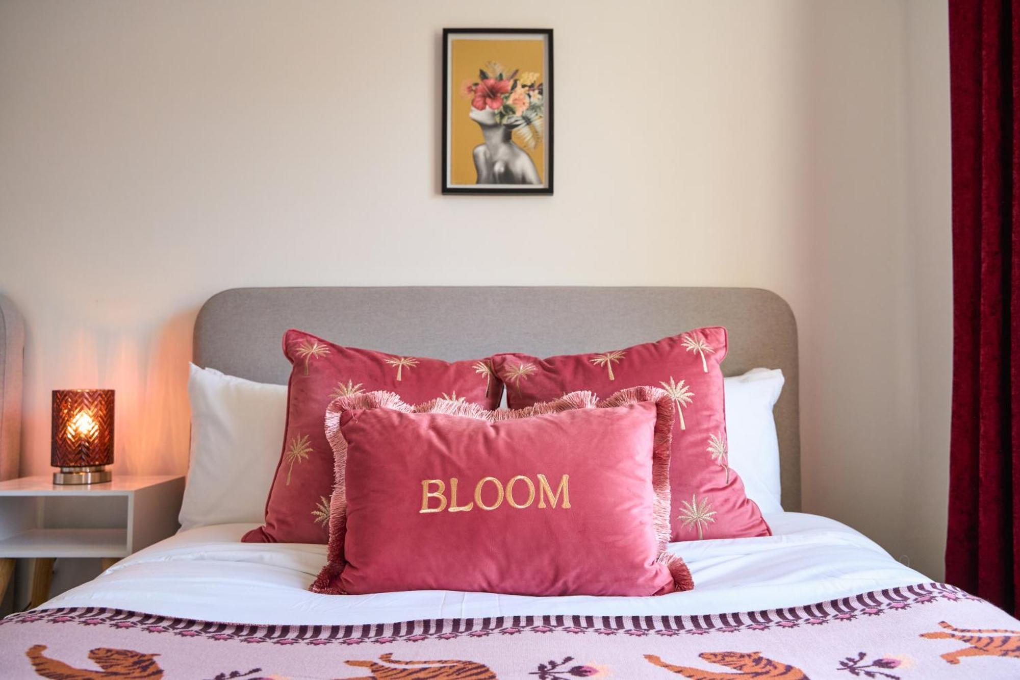 Holiday home Stylish Event & Family For 12 In With Hot Tub *