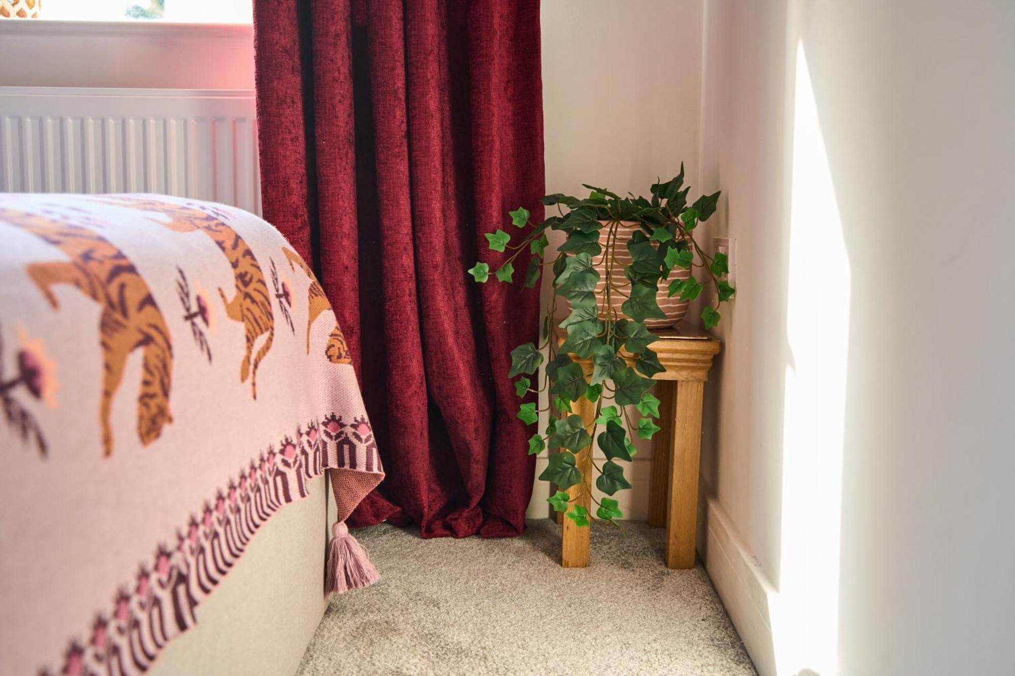 Stylish Event & Family For 12 In With Hot Tub Holiday home