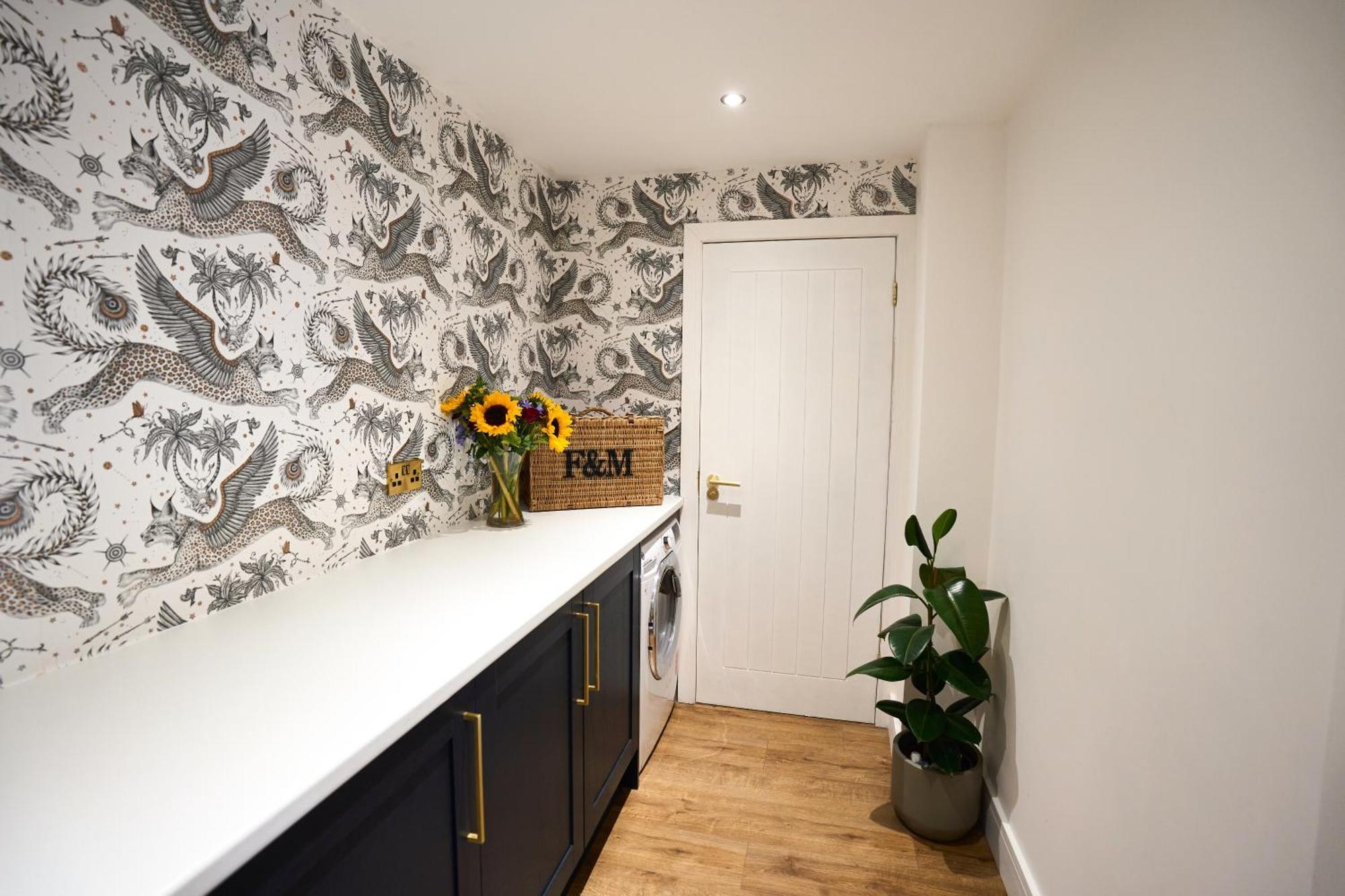 Stylish Event & Family For 12 In With Hot Tub Holiday home