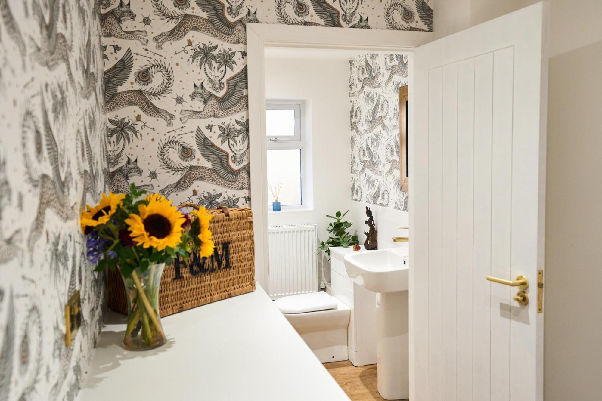 Holiday home Stylish Event & Family For 12 In With Hot Tub Manchester