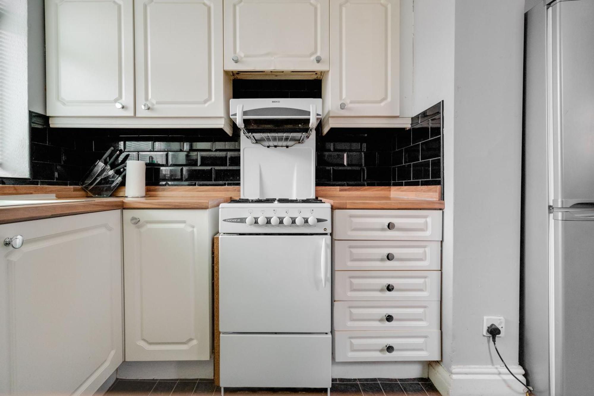 Business And Leisure With Free Parking Appartement *