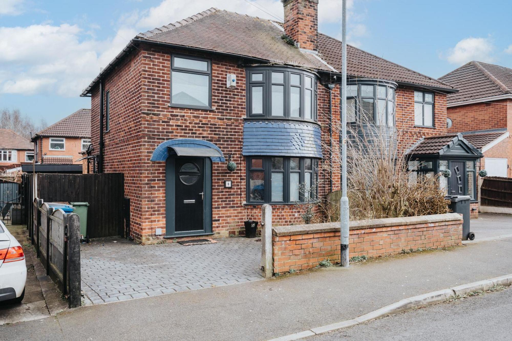 Business And Leisure With Free Parking Apartment