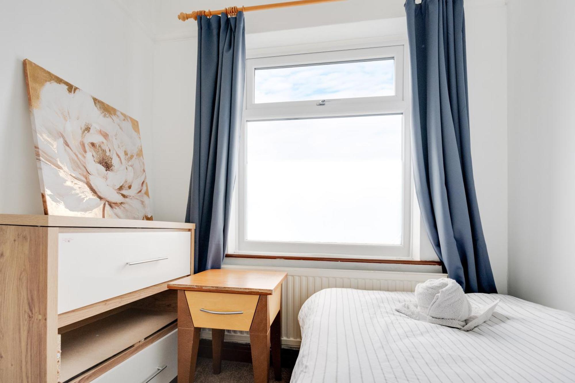 Business And Leisure With Free Parking Appartement *