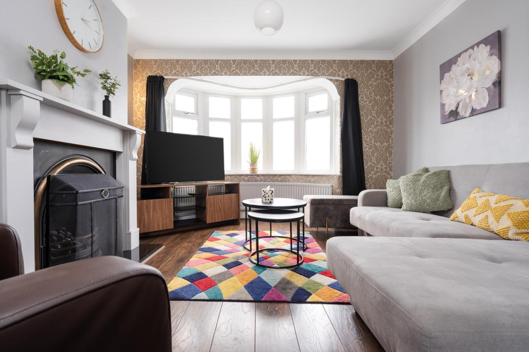 Business And Leisure With Free Parking Apartment