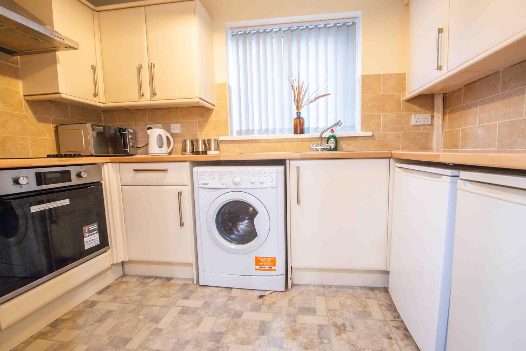 Beautiful, Peaceful, 5 Bedroom With Hot Tub! Holiday home *