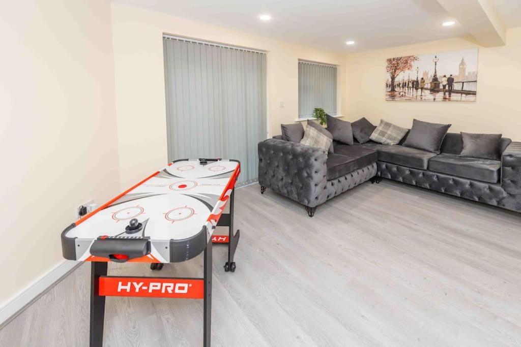 Beautiful, Peaceful, 5 Bedroom With Hot Tub! Manchester