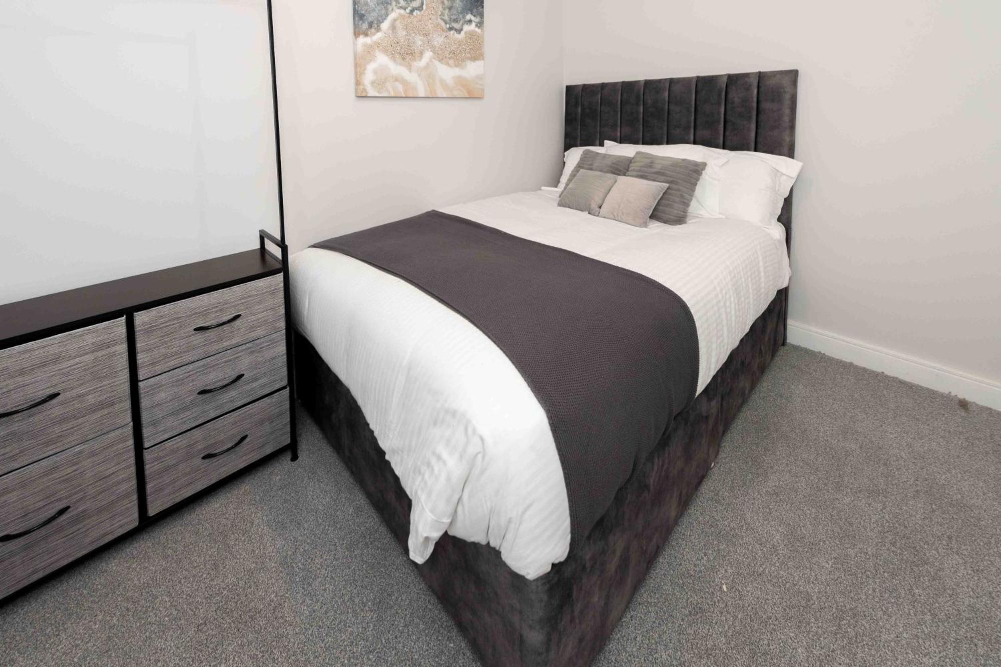Beautiful, Peaceful, 5 Bedroom With Hot Tub! * Manchester