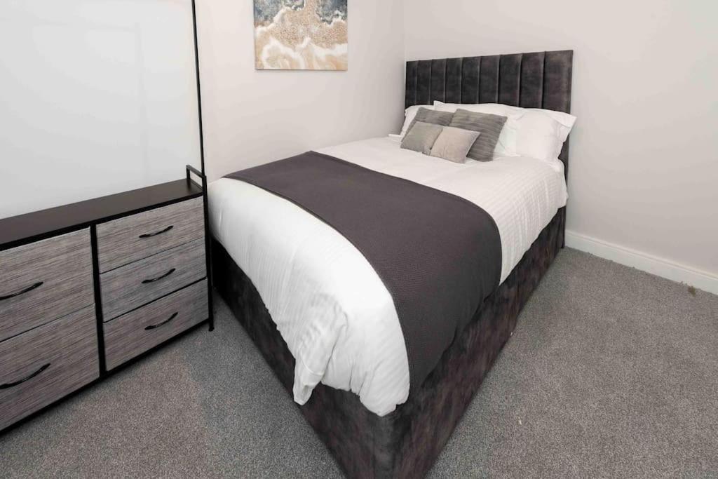 Beautiful, Peaceful, 5 Bedroom With Hot Tub!