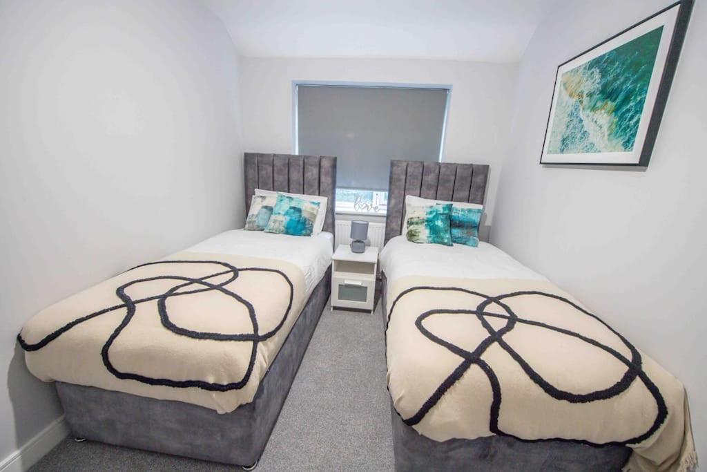Beautiful, Peaceful, 5 Bedroom With Hot Tub!
