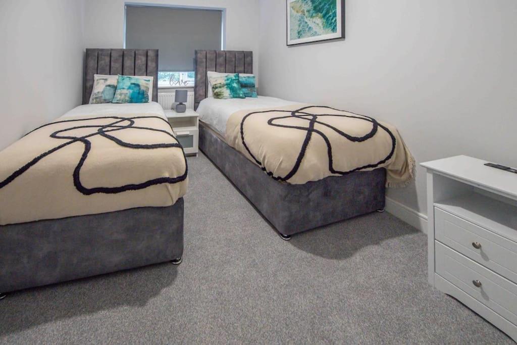 Beautiful, Peaceful, 5 Bedroom With Hot Tub!