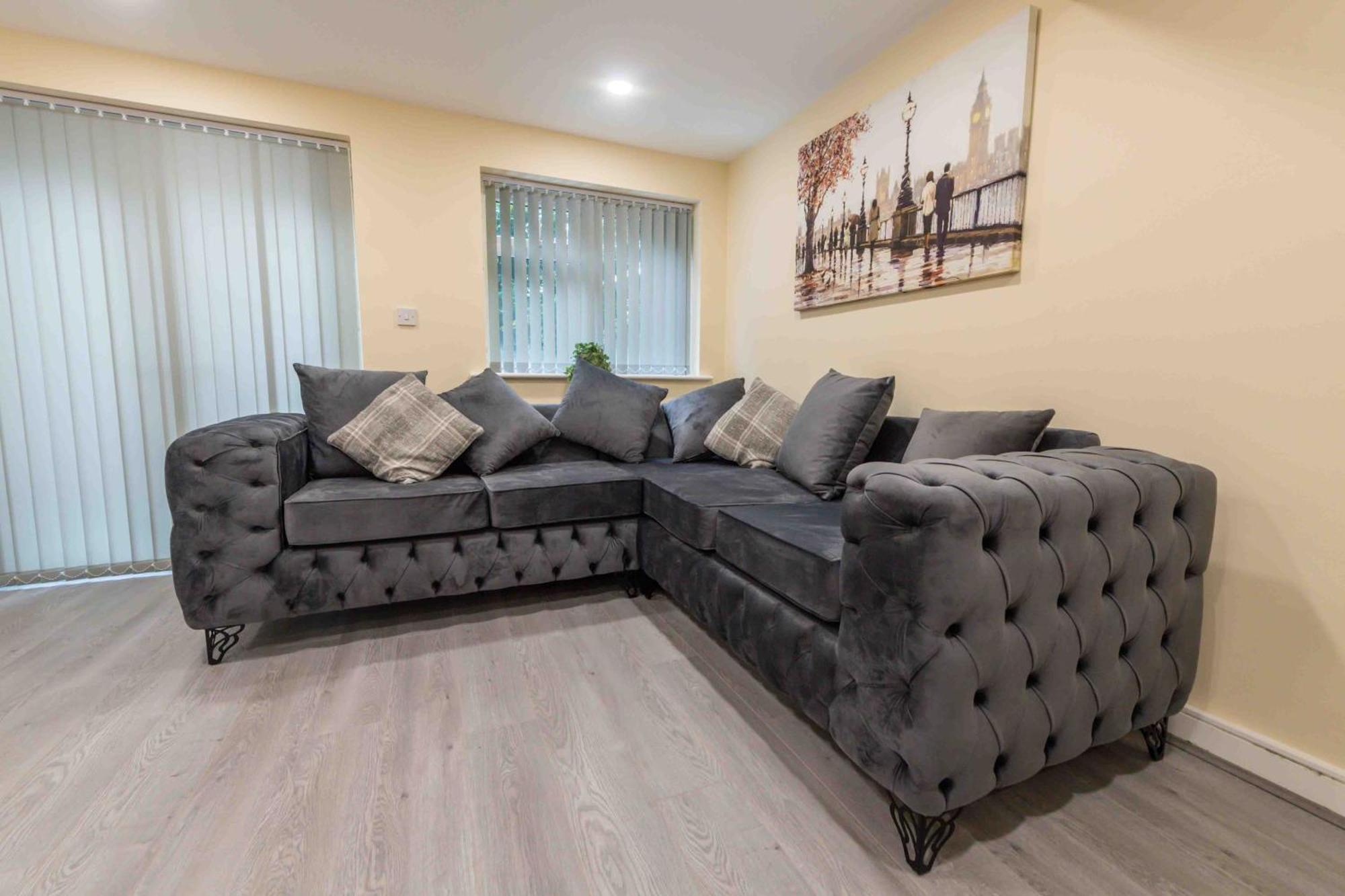 Beautiful, Peaceful, 5 Bedroom With Hot Tub! *