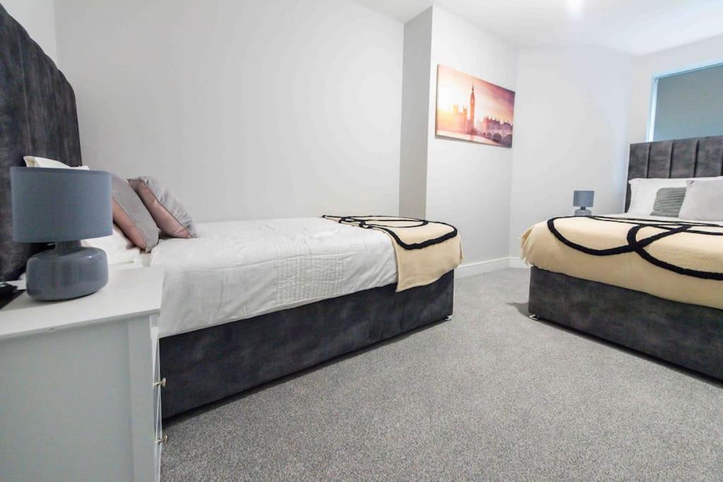 Beautiful, Peaceful, 5 Bedroom With Hot Tub!