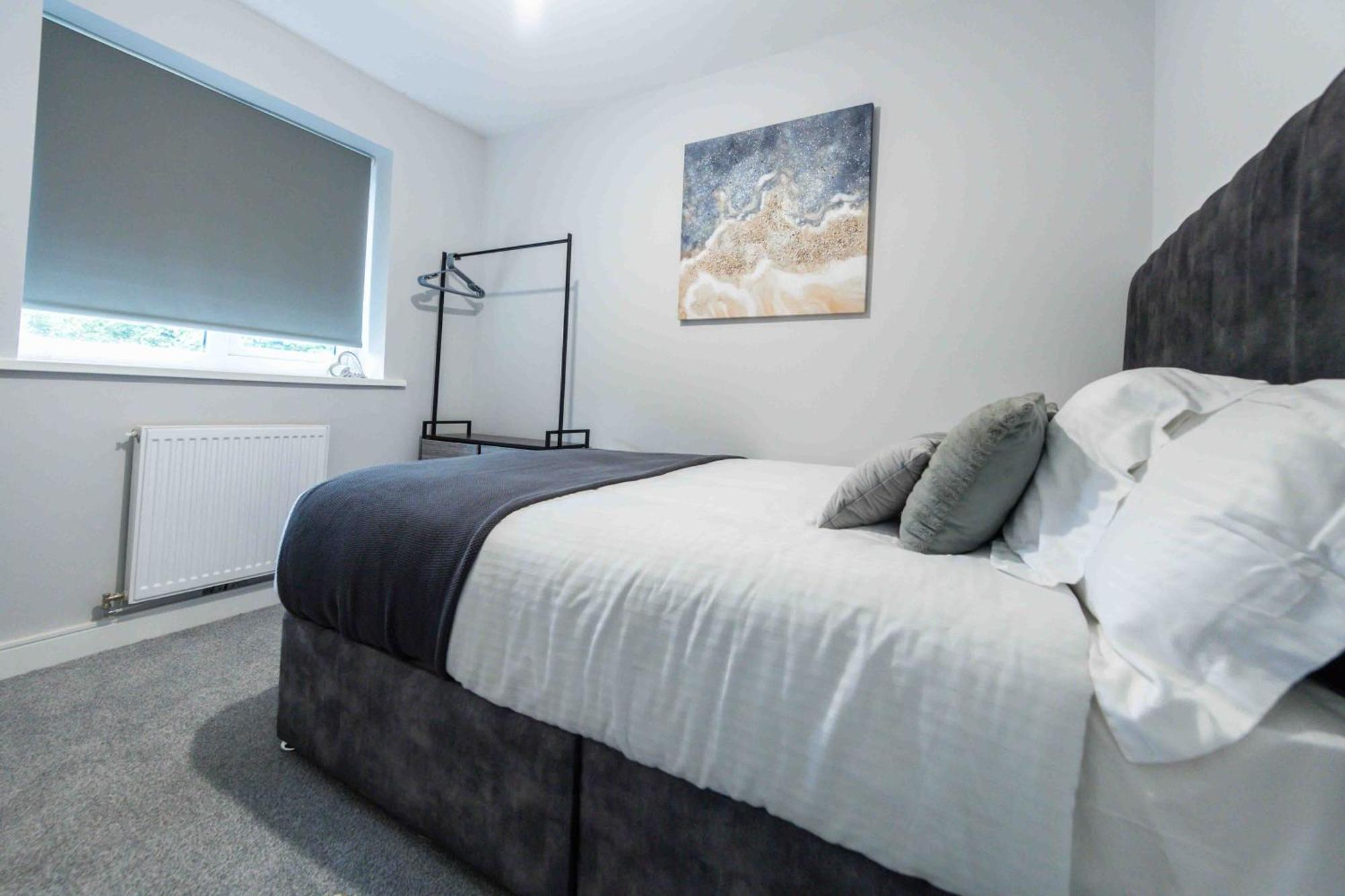 Beautiful, Peaceful, 5 Bedroom With Hot Tub! *