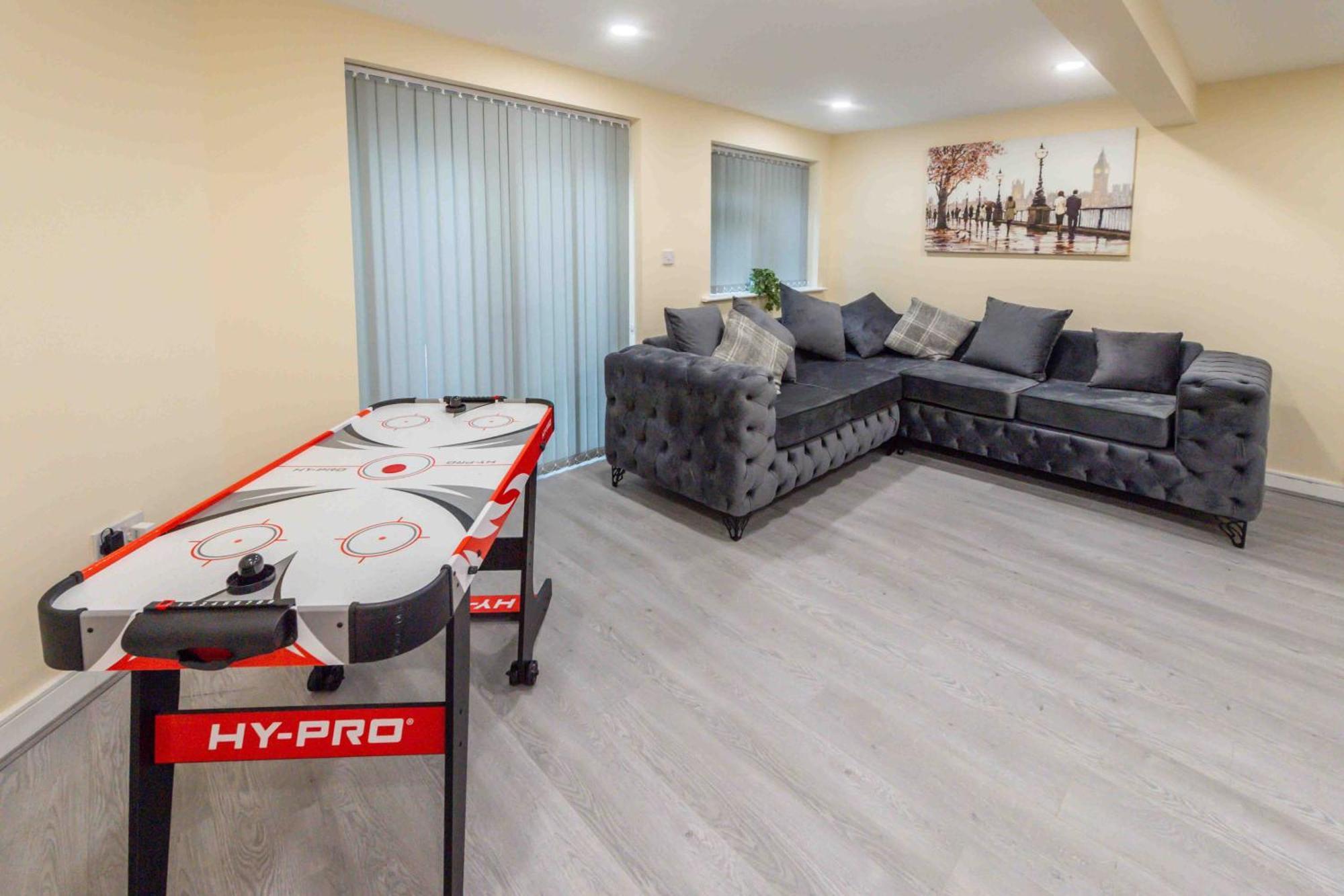 Beautiful, Peaceful, 5 Bedroom With Hot Tub! * Manchester