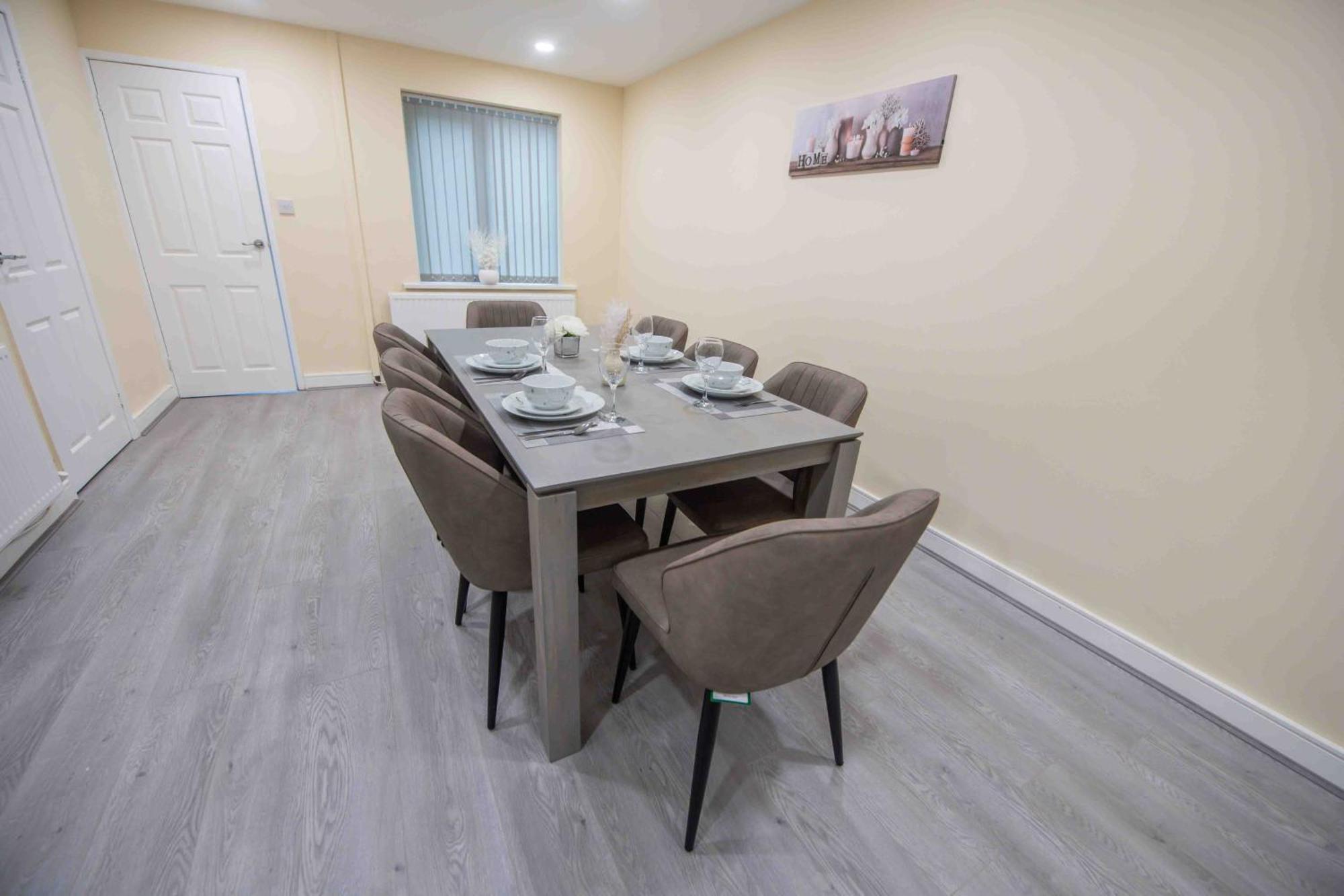Beautiful, Peaceful, 5 Bedroom With Hot Tub!