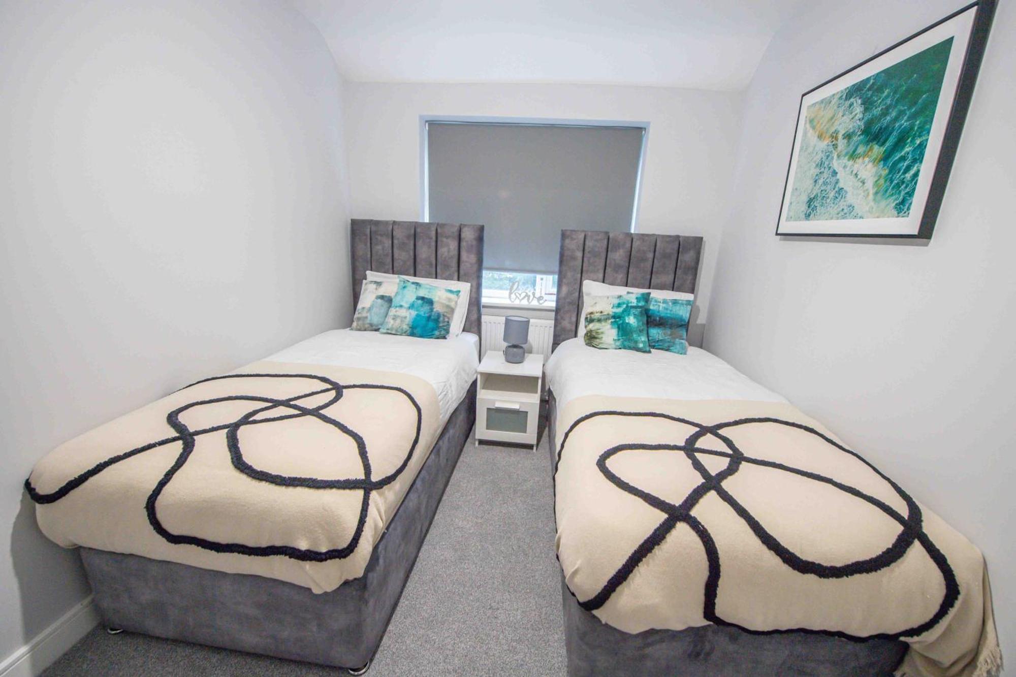 Beautiful, Peaceful, 5 Bedroom With Hot Tub! Holiday home *
