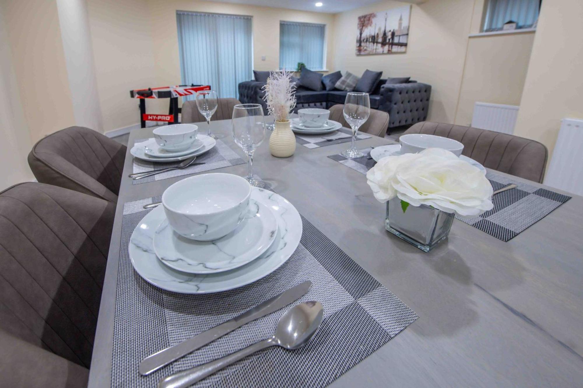 Beautiful, Peaceful, 5 Bedroom With Hot Tub! Vakantiehuis