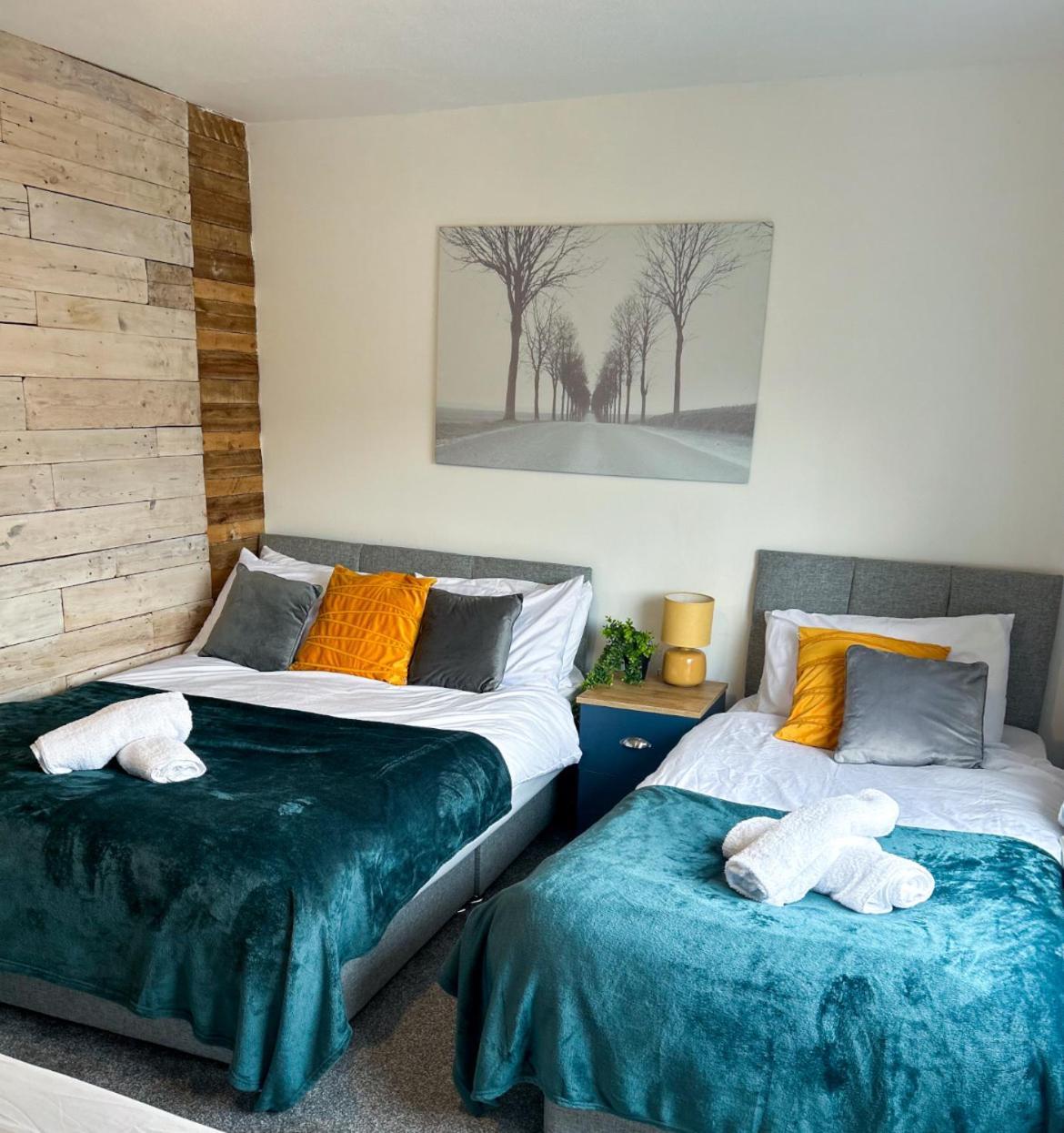 Lovely 3 Bedroom In -sleep 7 Apartment