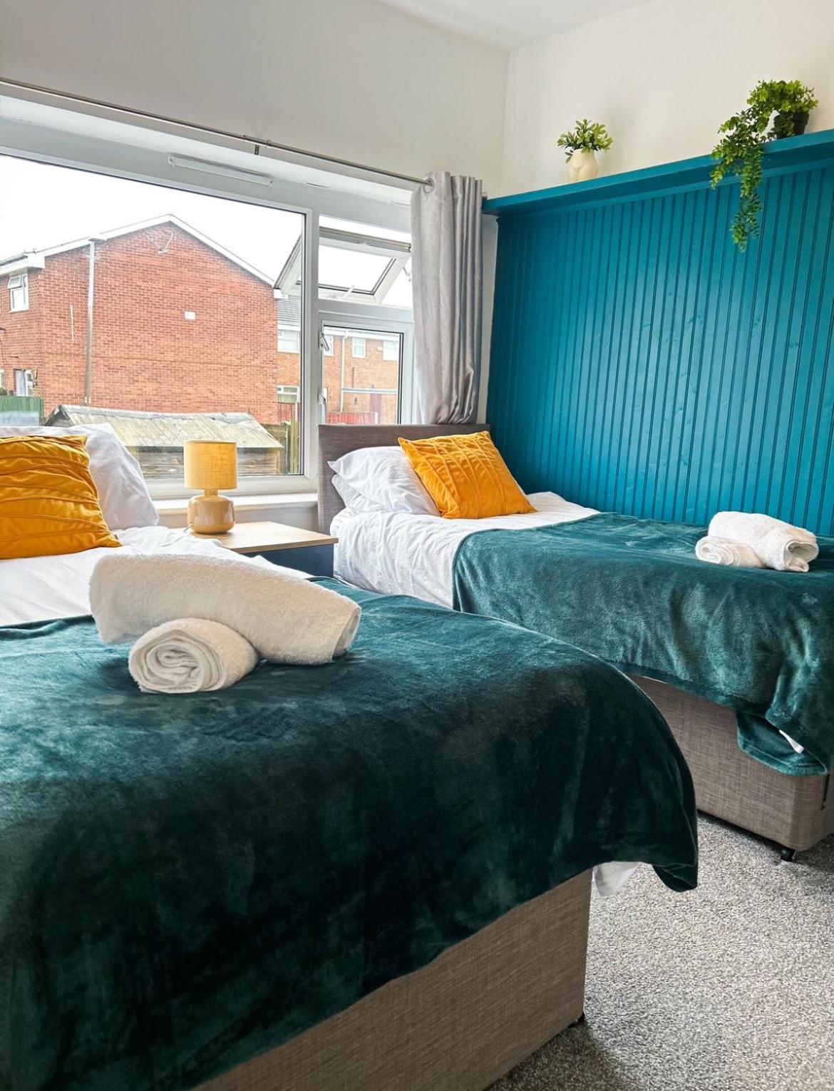 Apartment Lovely 3 Bedroom In -sleep 7